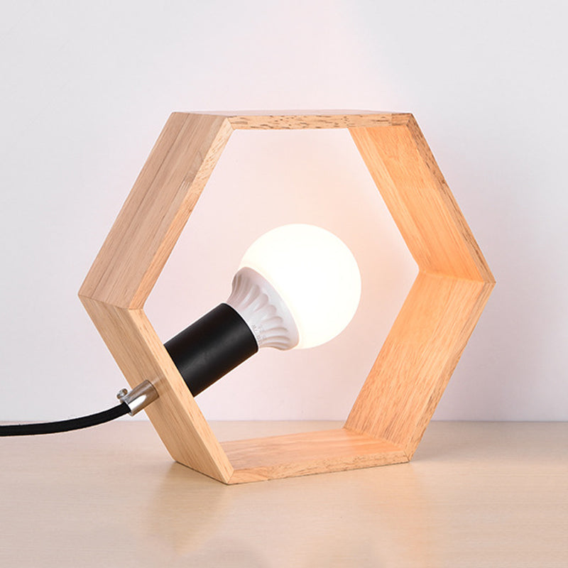 Lampe de table hexagonale en bois ambiance chaleureuse