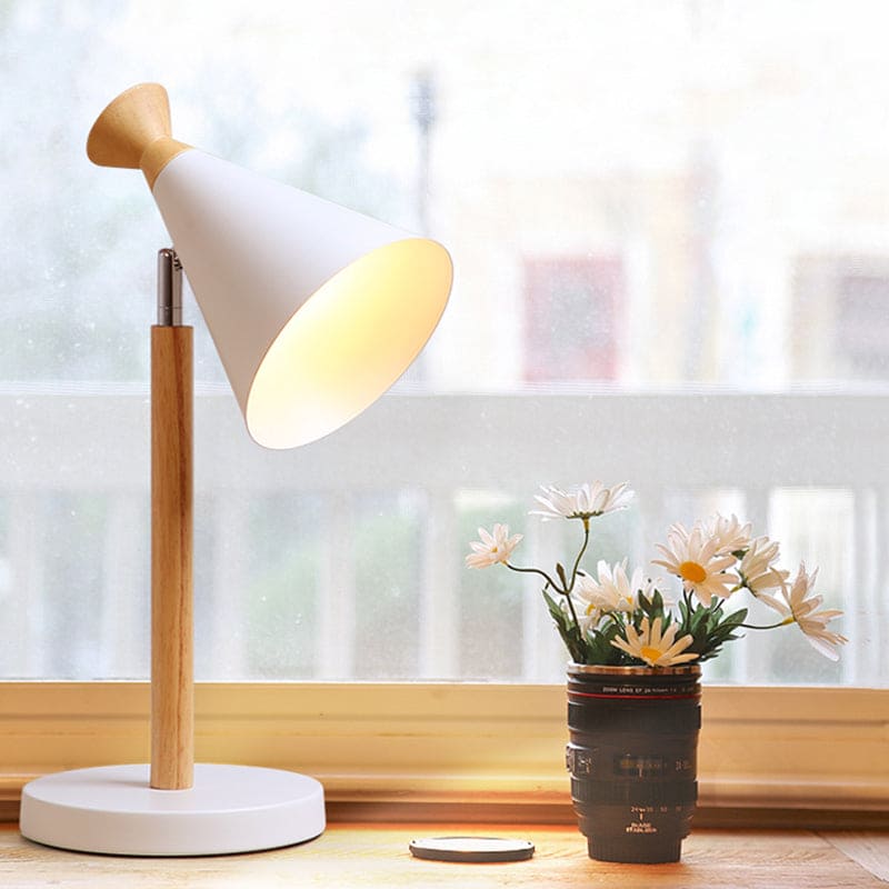 Lampe à poser moderne en fer forme trompette